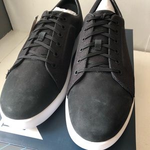 Men’s brand new under amour shoes. Size 13 in box